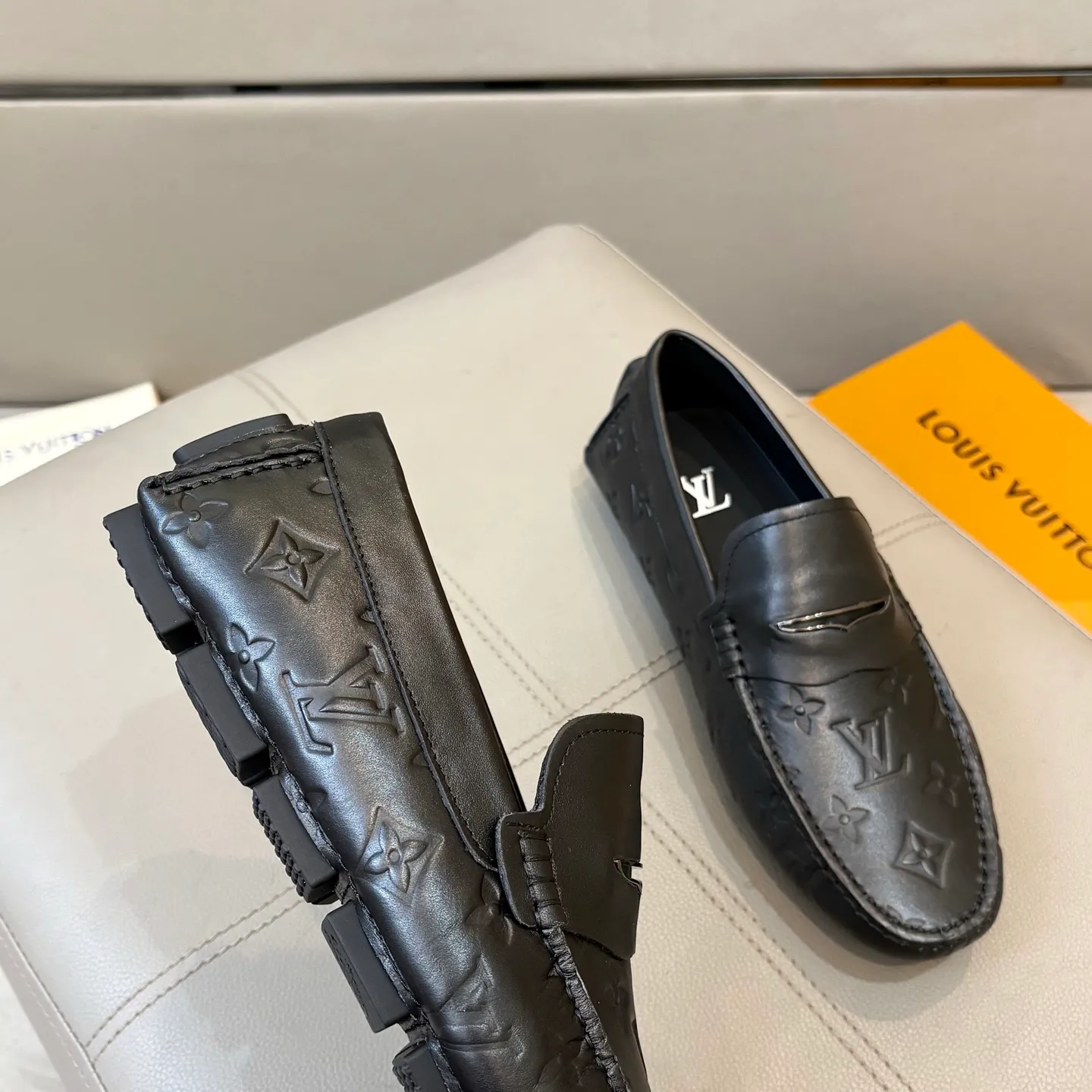 Factory price: 460💰LV men's beanie shoes 2025 official website synchronized <market top version> imported first layer litchi pattern/embossed ➕ black cowhide original packaging. Size 38-45